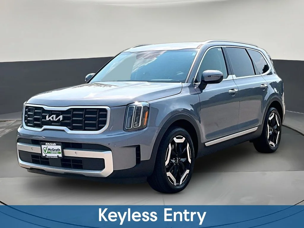 Certified Used 2025 Silver Kia S image 3