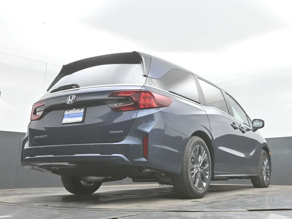 New 2026 Smoke Blue Pearl Honda Touring image 60