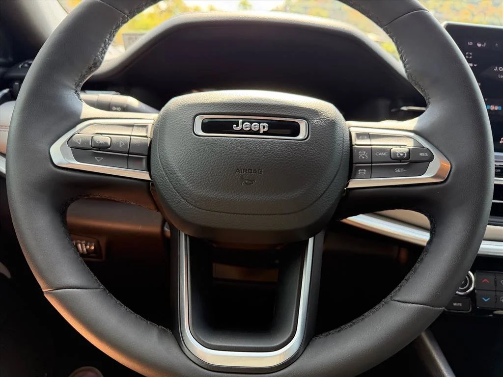 Used 2025 White Jeep Limited image 18