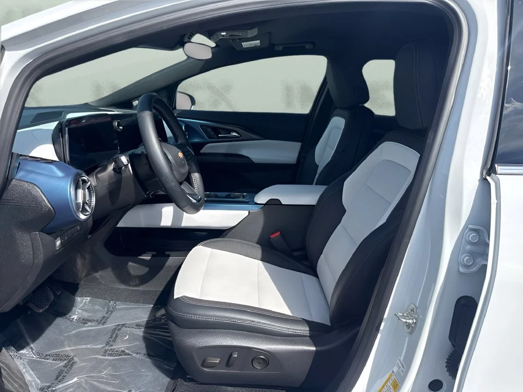 Used 2024 White Chevrolet LT image 10