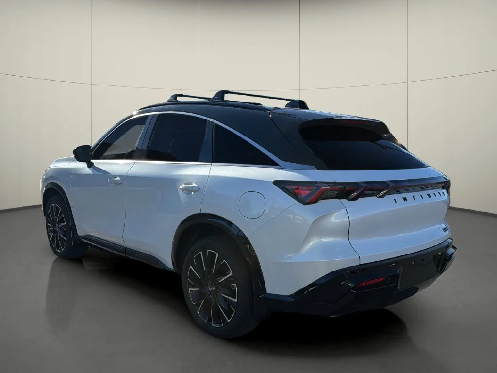 New 2027 2T RAD WHT INFINITI Autograph AWD image 5