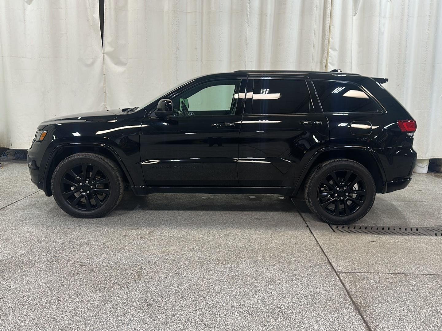 Used 2019 Jeep Grand Cherokee Altitude with VIN 1C4RJFAG3KC835272 for sale in Waconia, Minnesota