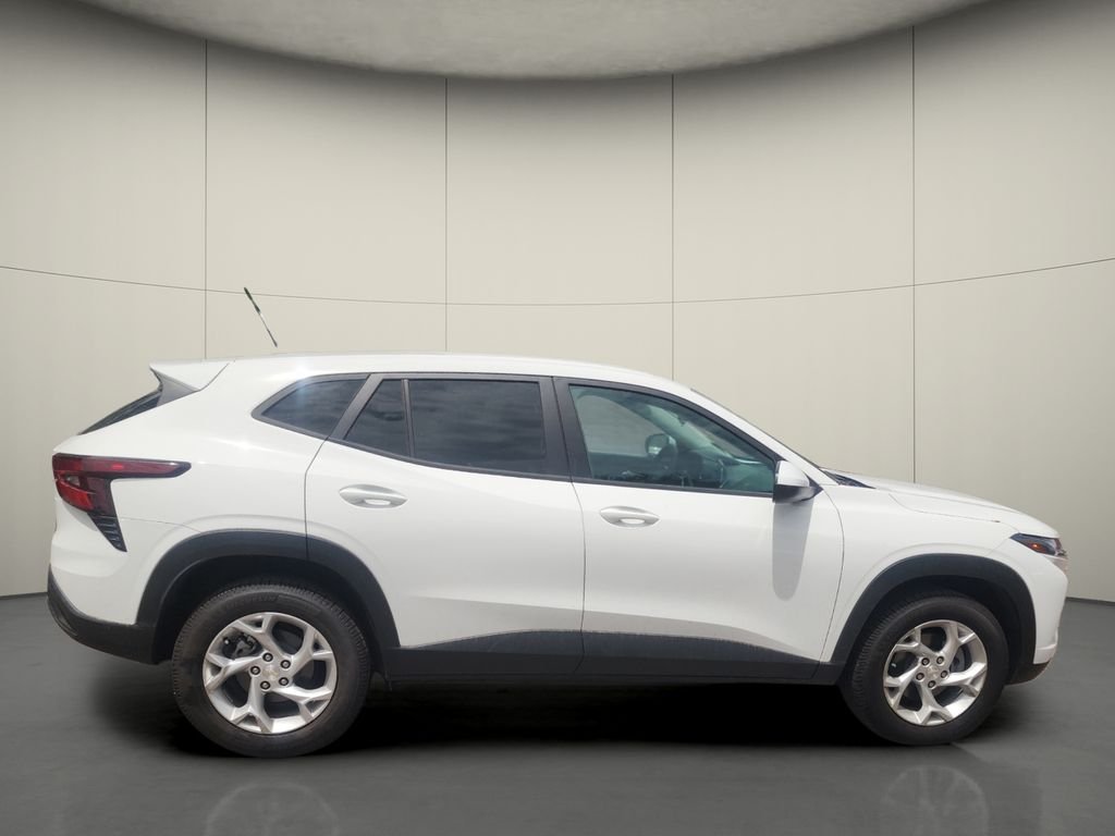 Used 2024 White Chevrolet LS image 8