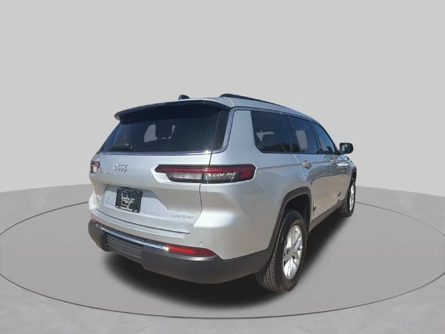 Used 2025 Silver Jeep Laredo image 4