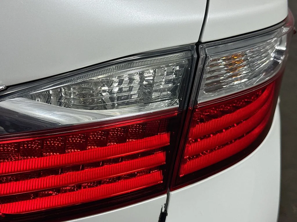 Used 2013 White Lexus 350 image 33