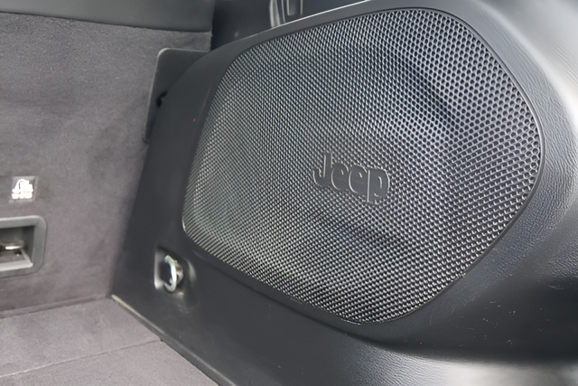 Used 2019 Gray Jeep Limited image 17
