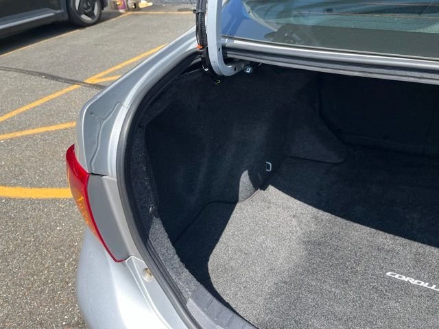 Used 2009 Silver Toyota  image 18