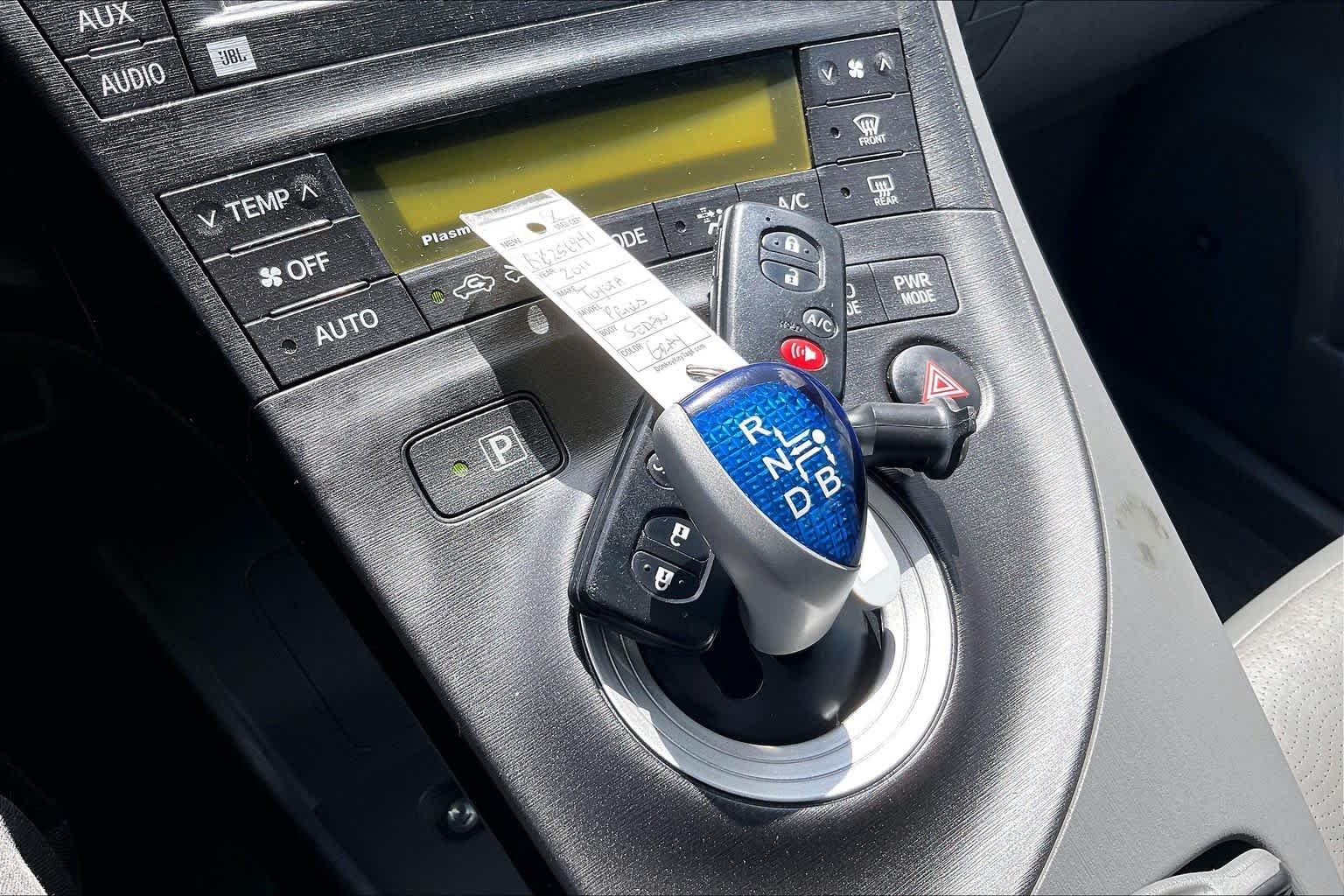 Used 2011 Winter Gray Metallic Toyota I image 14