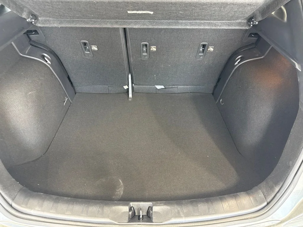 Used 2022 Gray Nissan SR image 10