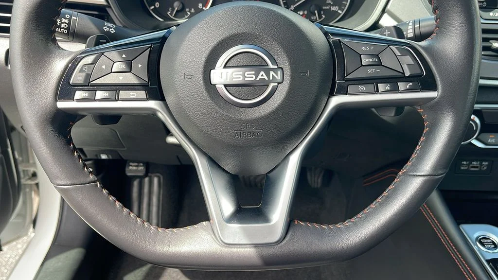 Used 2025 White Nissan 2.5 SR image 20