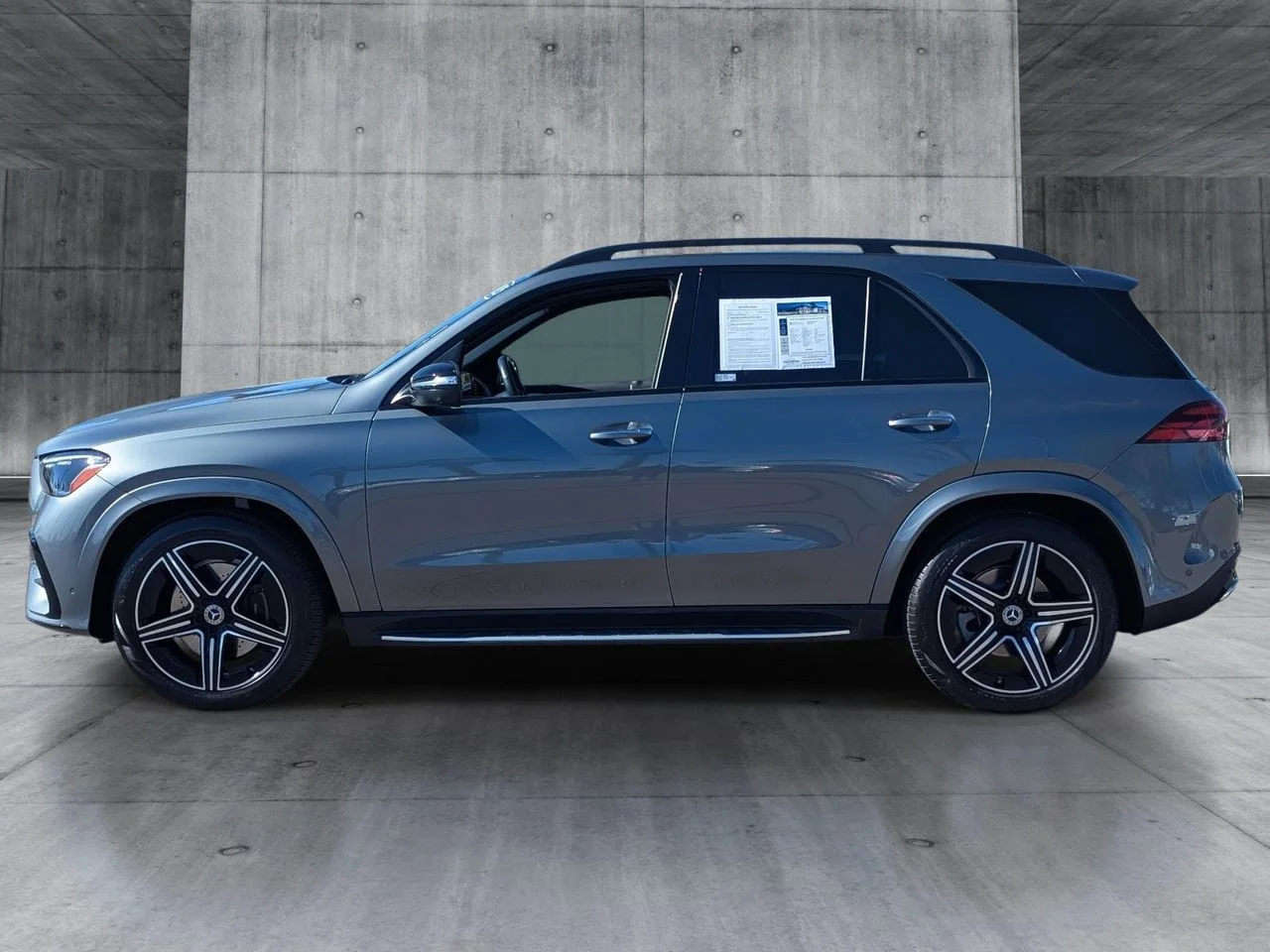 Used 2025  Mercedes-Benz GLE 350 image 2