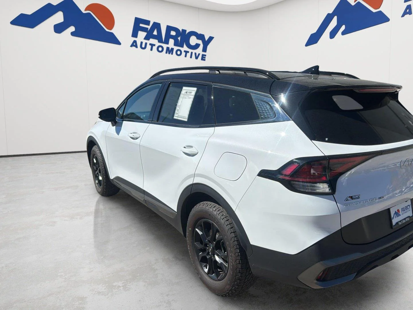 Used 2024 Glacial White Pearl/Ebony Black Roof Kia X-Pro image 5