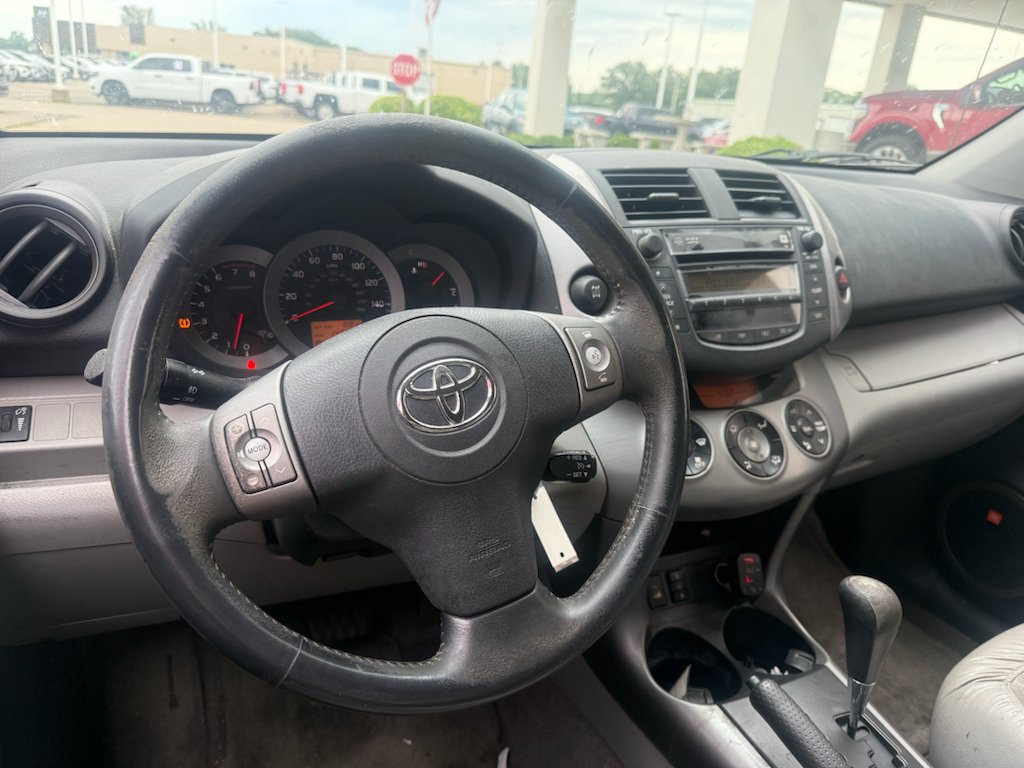 Used 2007  Toyota Limited image 2