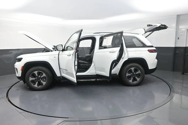 Used 2022 White Jeep 4xe image 33