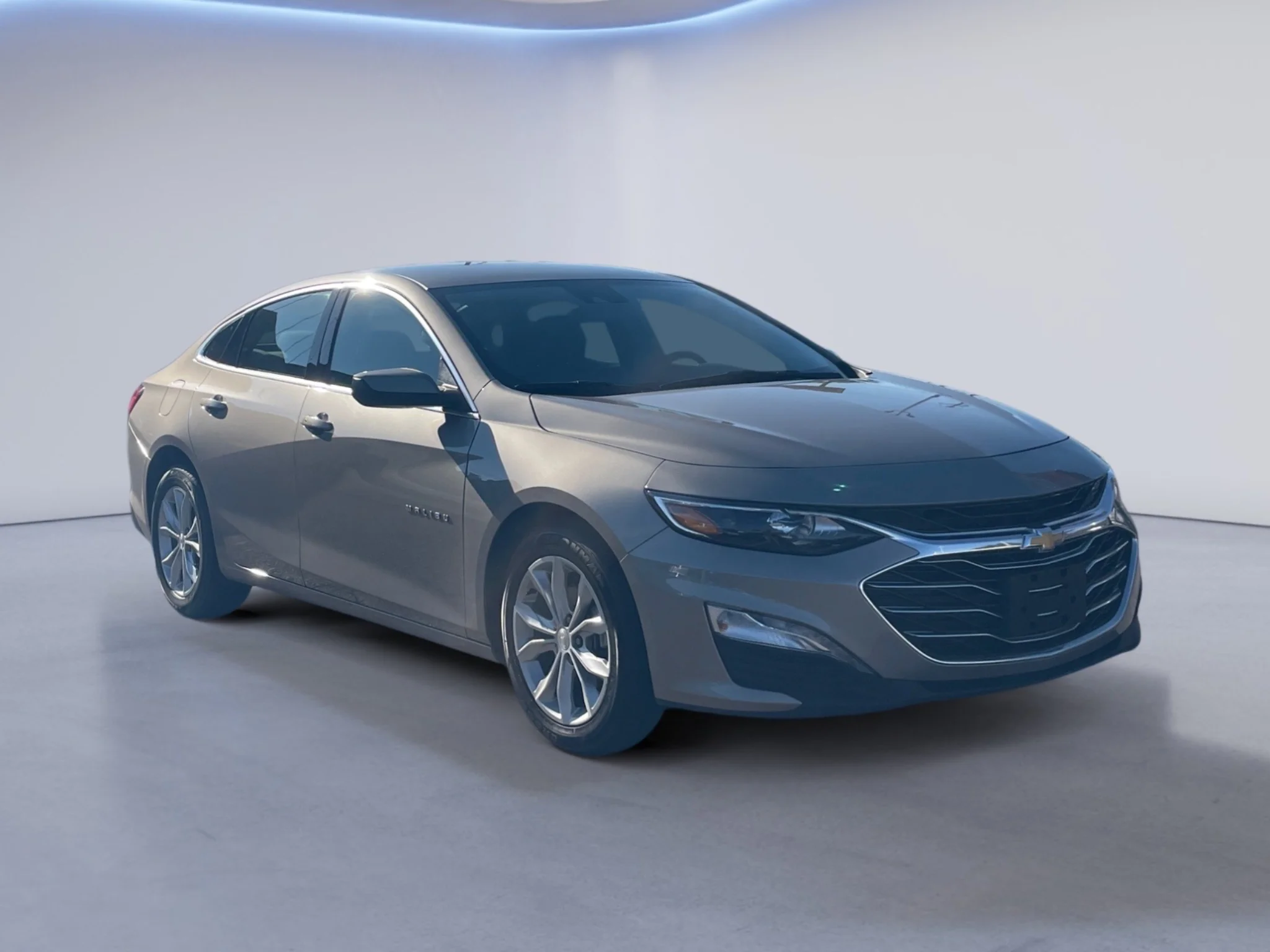 Used 2025 Mineral Gray Metallic Chevrolet LT image 1