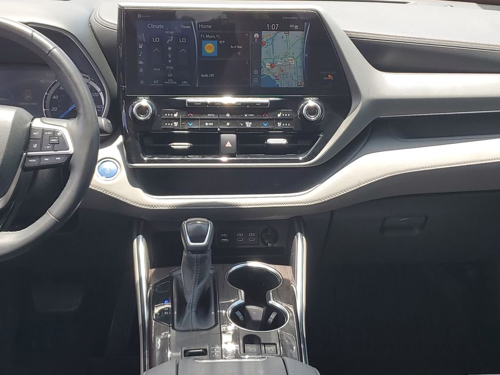 Used 2022  Toyota Platinum image 15