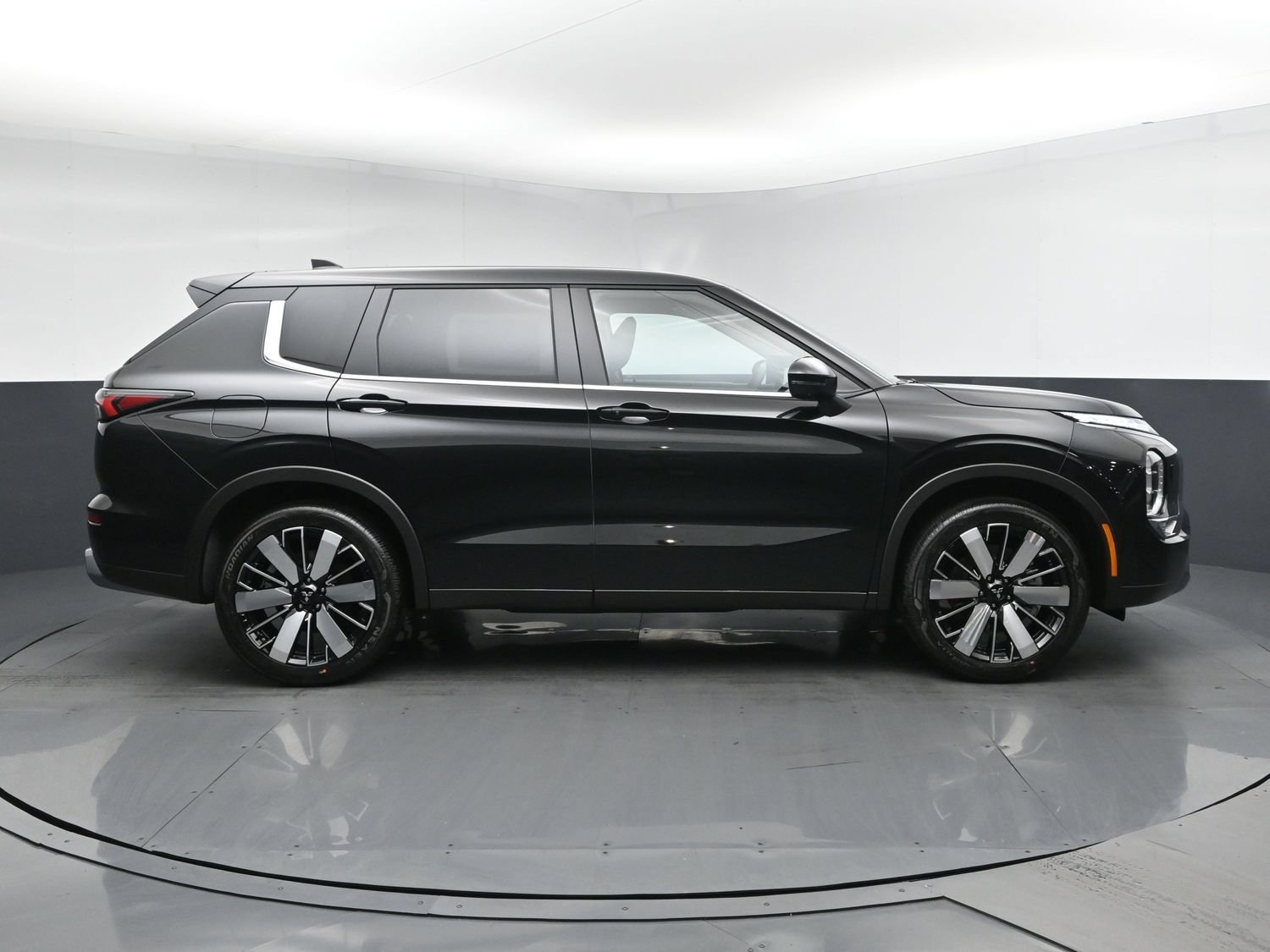 New 2026 Black Diamond Mitsubishi SE 1.5T S-AWC image 3