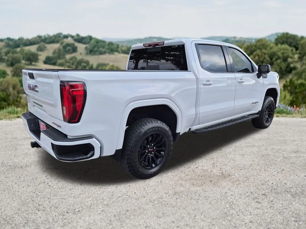 Used 2022 White GMC AT4X image 9