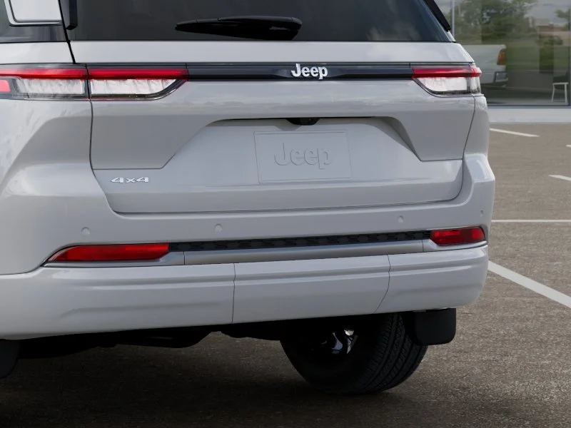 New 2026 Bright White Clear-Coat Exterior Paint Jeep Limited Reserve image 41