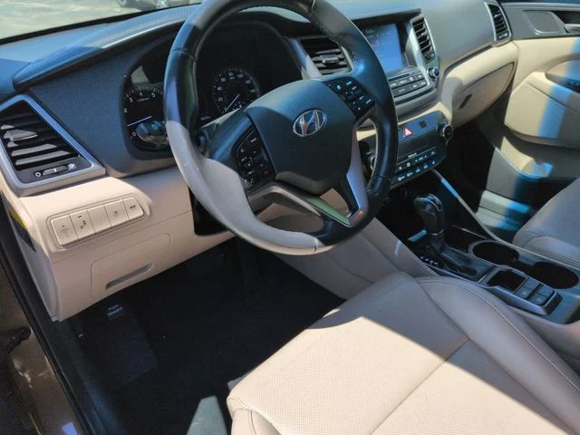 Used 2016 Beige Hyundai Limited image 10