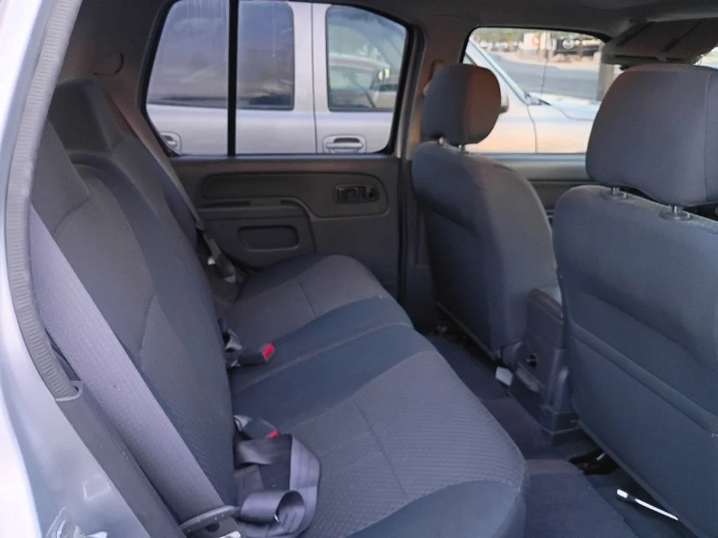 Used 2002 Silver Nissan XE image 8