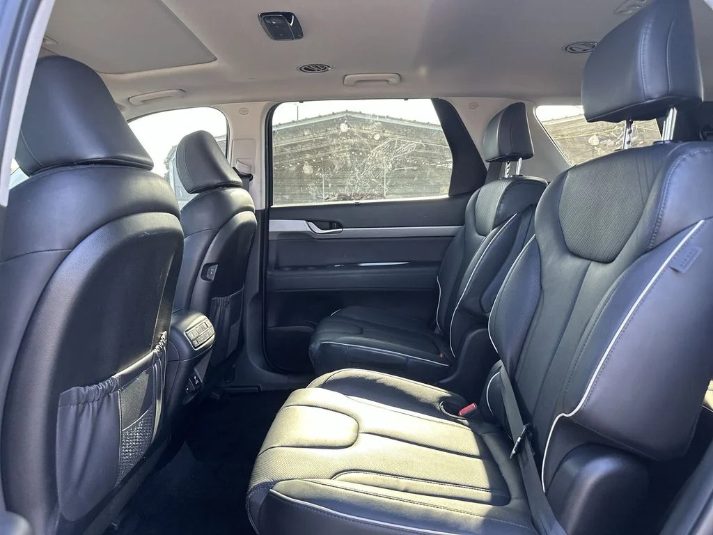 Used 2025 White Hyundai SEL Premium image 23