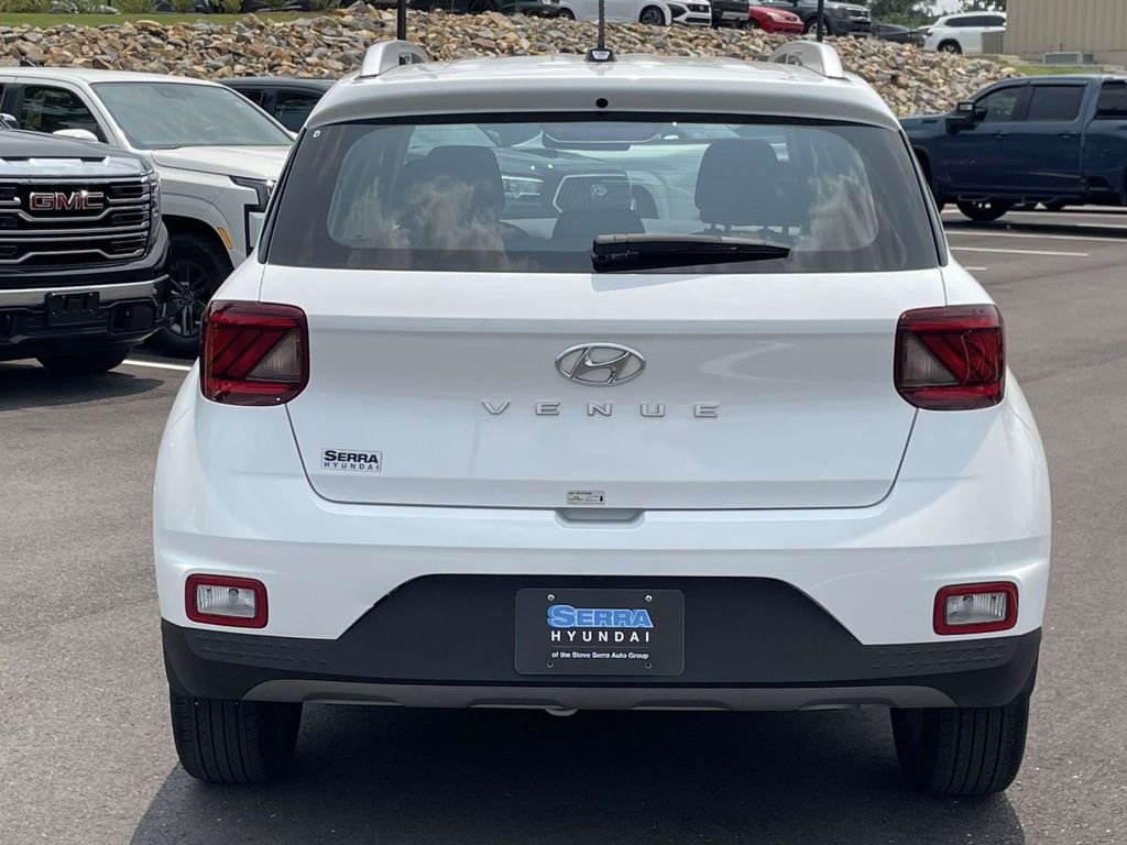 Used 2025 White Hyundai SEL image 4