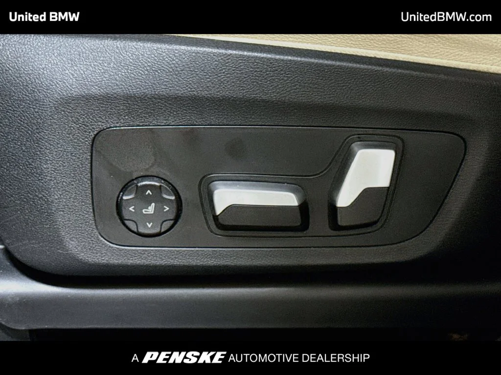 Used 2023 Mineral White Metallic BMW sDrive30i image 11