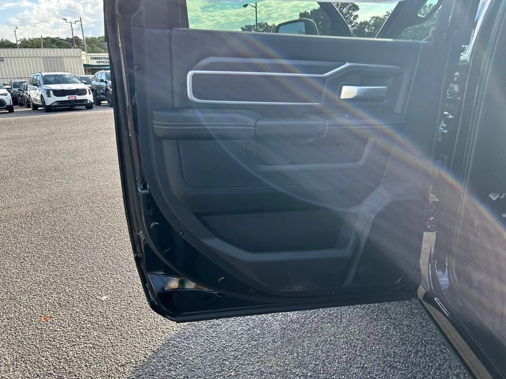 New 2026 Diamond Black Crystal Pearl-Coat Exterior Paint RAM Big Horn image 22