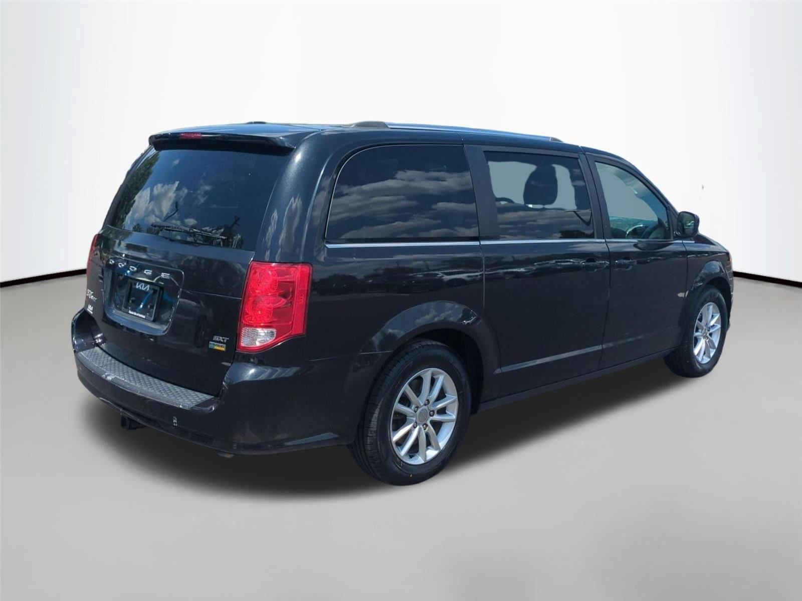 Used 2018 Black Onyx Crystal Pearlcoat Dodge SXT image 15