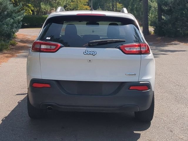 Used 2016 White Jeep Latitude image 5