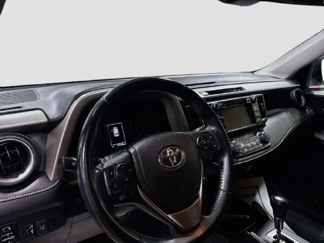 Used 2017 White Toyota XLE image 11