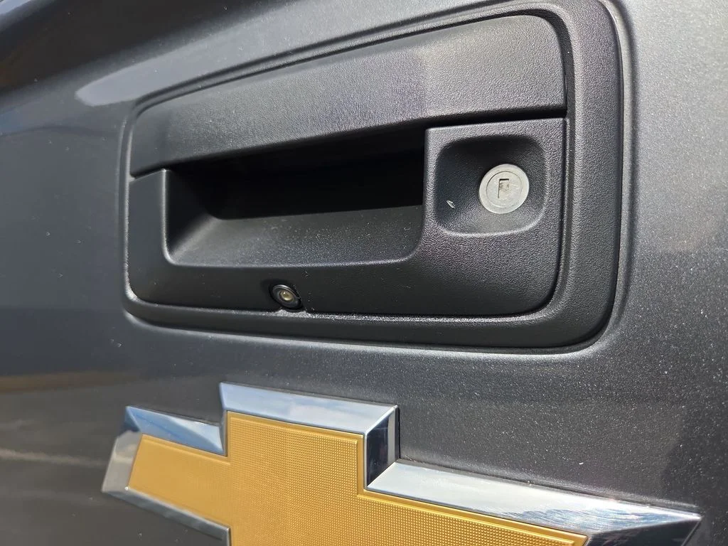 Used 2016 Gray Chevrolet Z71 image 28