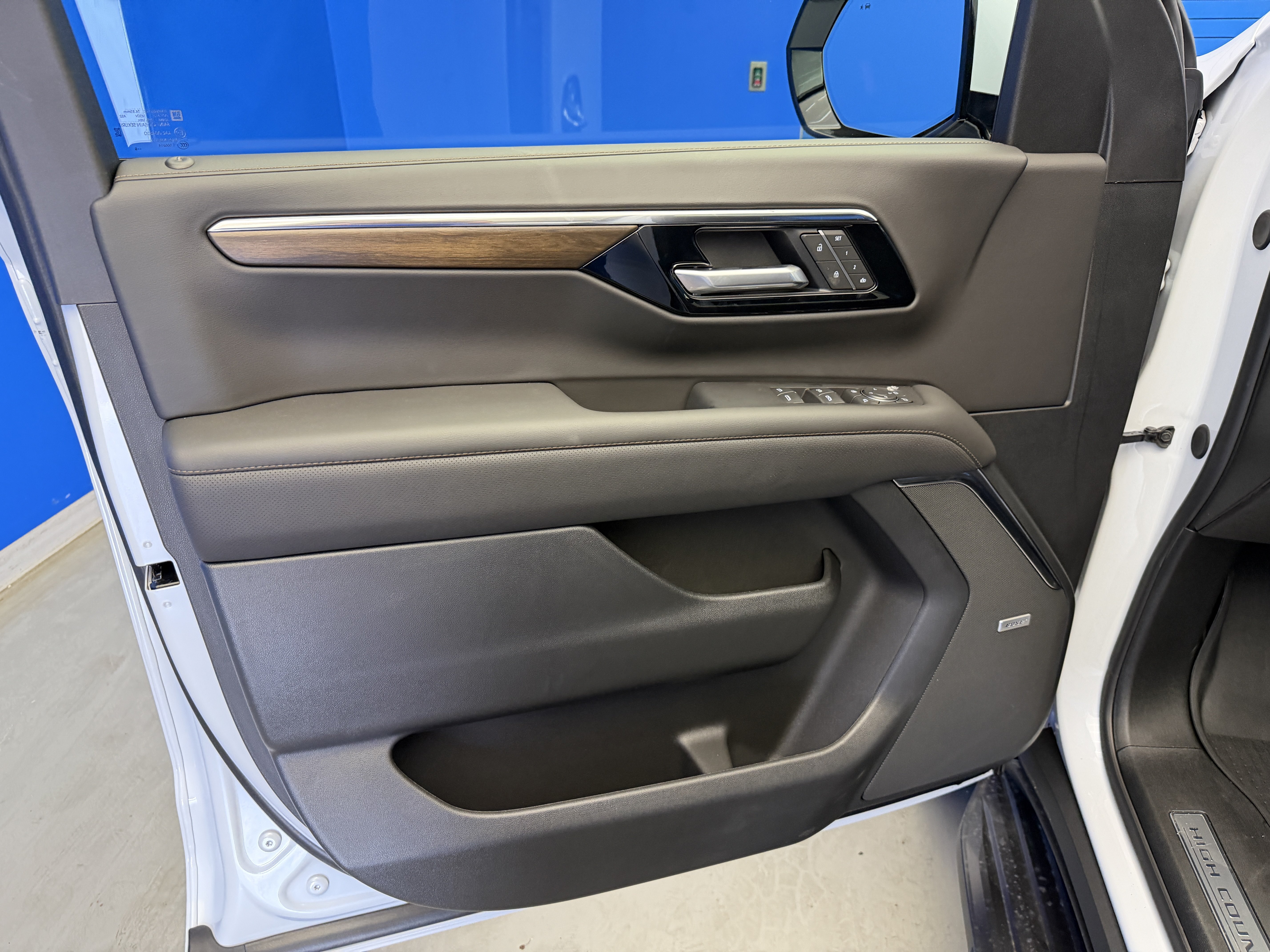 2026 Chevrolet Suburban High Country - Photo 10