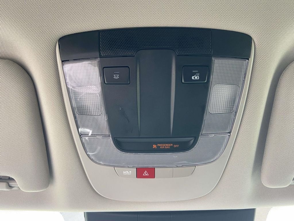 Used 2025 White Kia LXS image 22