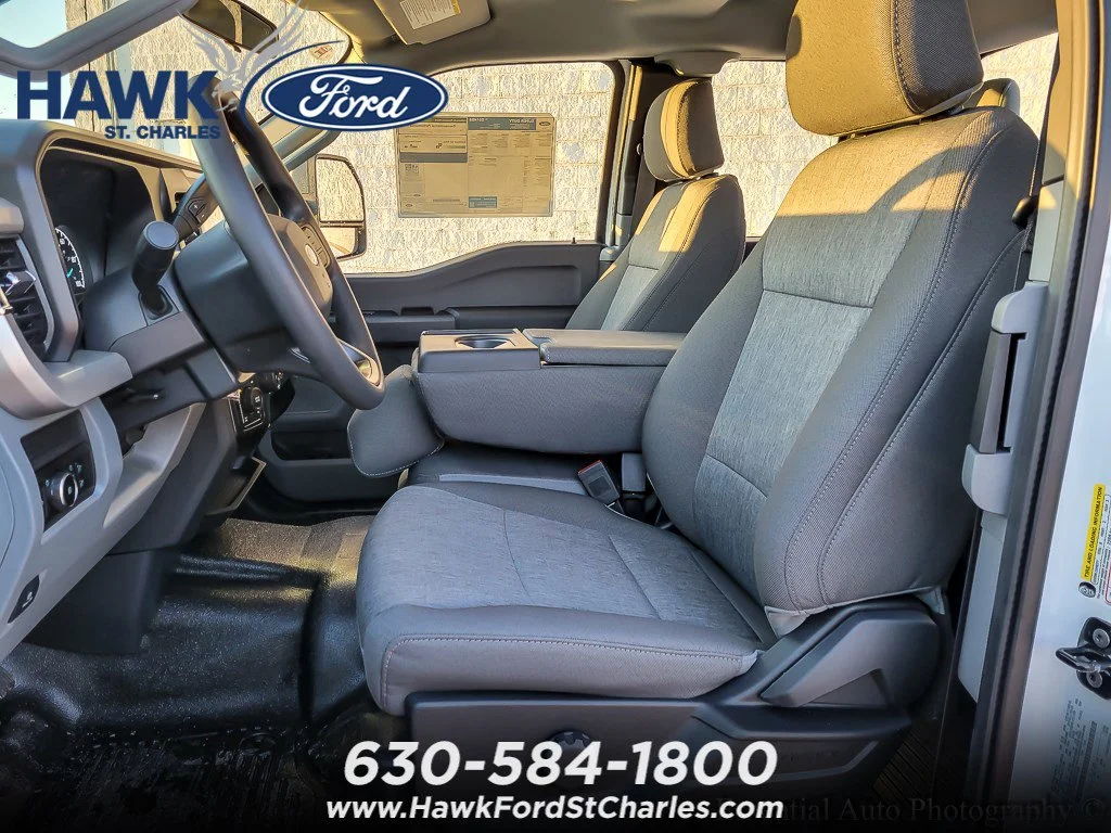New 2026 Oxford White Ford XL image 7