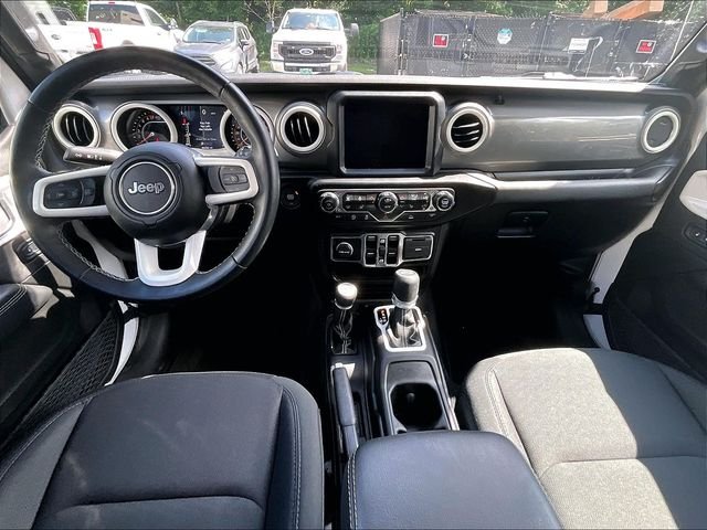 Used 2022 White Jeep Unlimited Sahara image 16