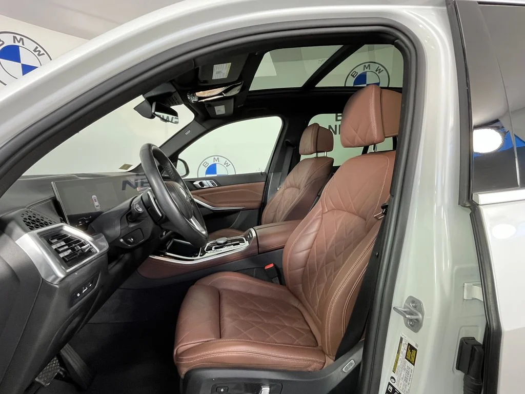 Used 2025 White BMW xDrive40i image 19