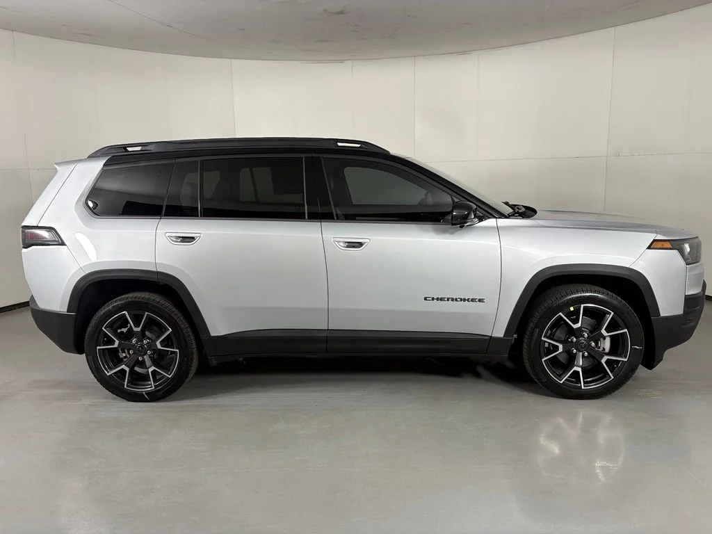 New 2026 Silver Jeep Overland image 9