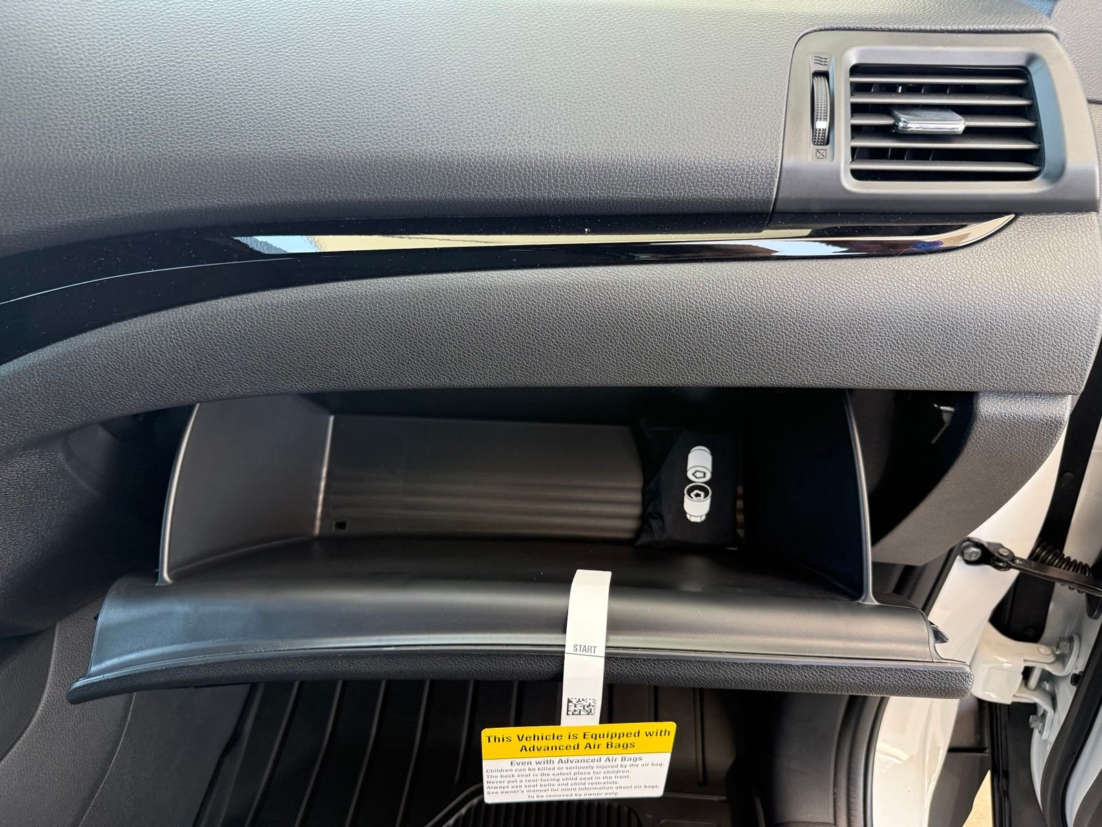 New 2026 Platinum White Pearl Honda Black Edition image 32
