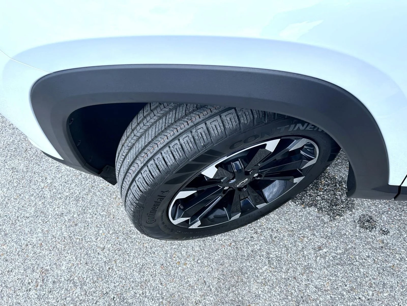 New 2026 Polar White Tricoat Chevrolet RS image 23