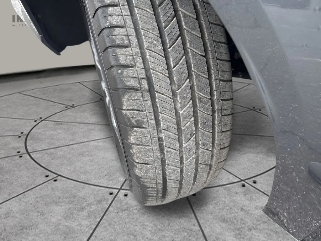 Used 2025 Black Acura Base image 32