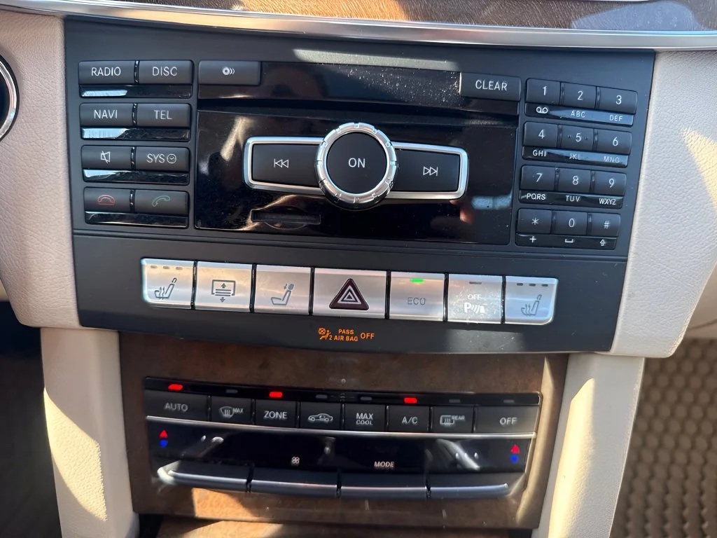 Used 2014  Mercedes-Benz E 350 Luxury image 21