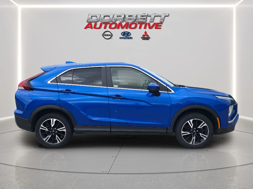 Used 2024 Lightning Blue Metallic Mitsubishi SE image 5