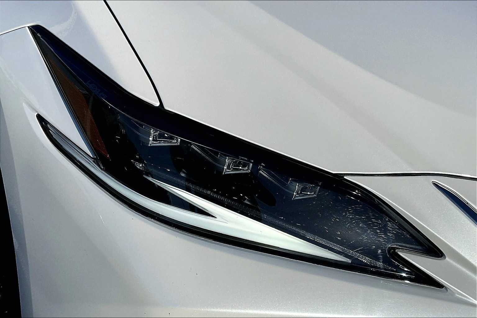 Used 2024 Eminent White Pearl Lexus Luxury image 27