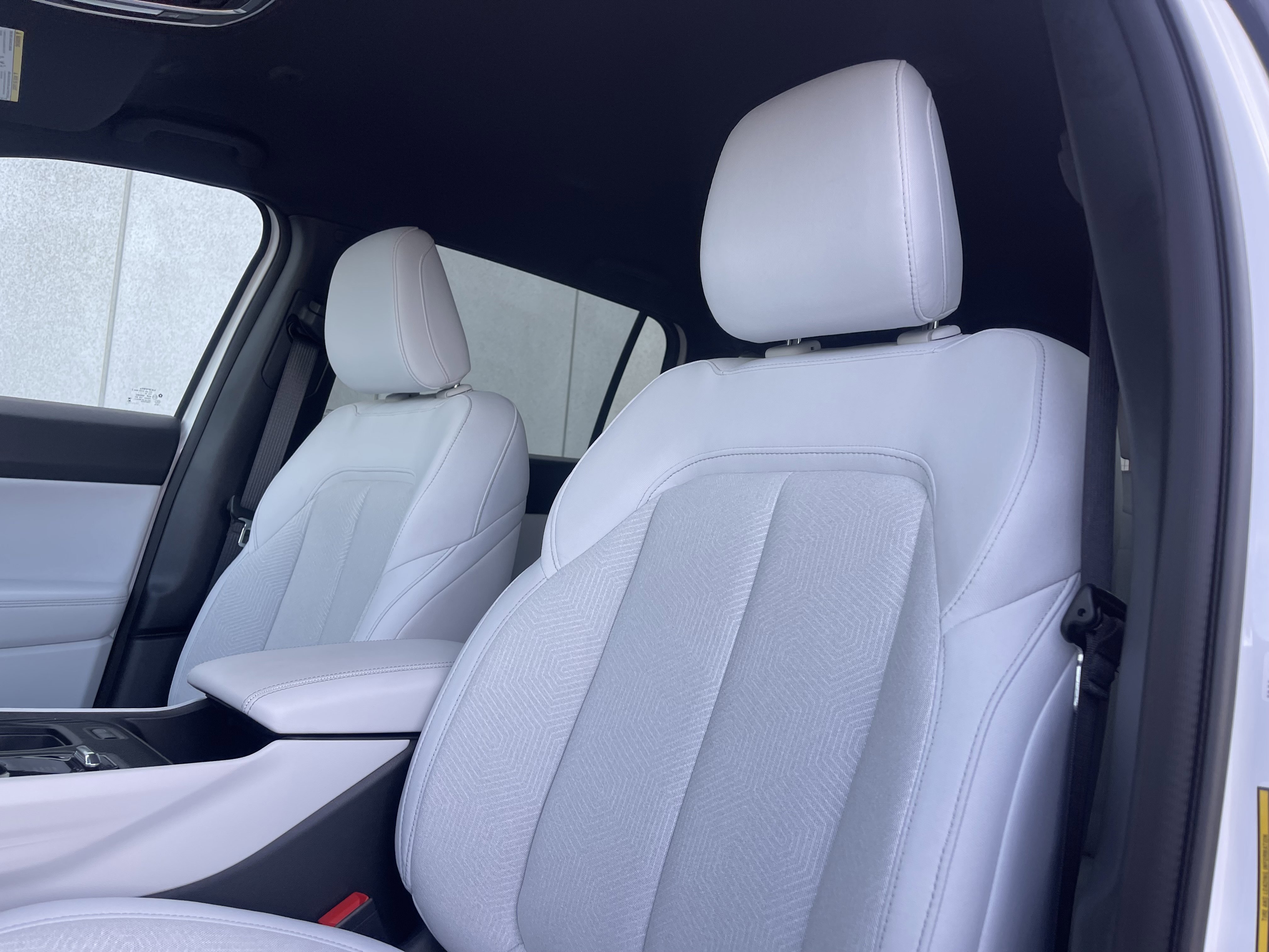 New 2026 Bright White Clear-Coat Exterior Paint Jeep Laredo image 17