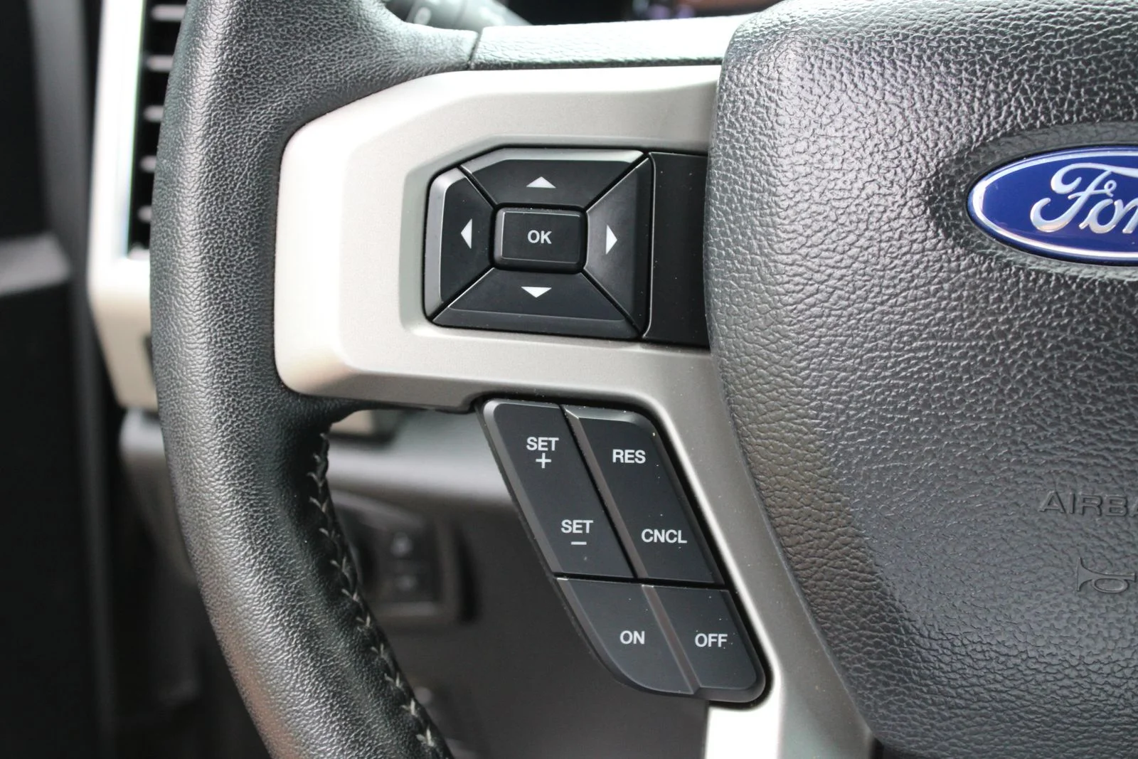 Used 2019 Silver Ford Lariat image 39