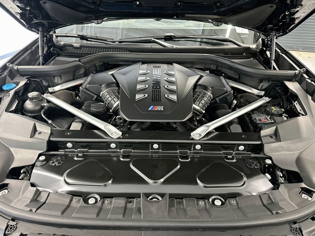 Used 2026 Black BMW M60i image 32