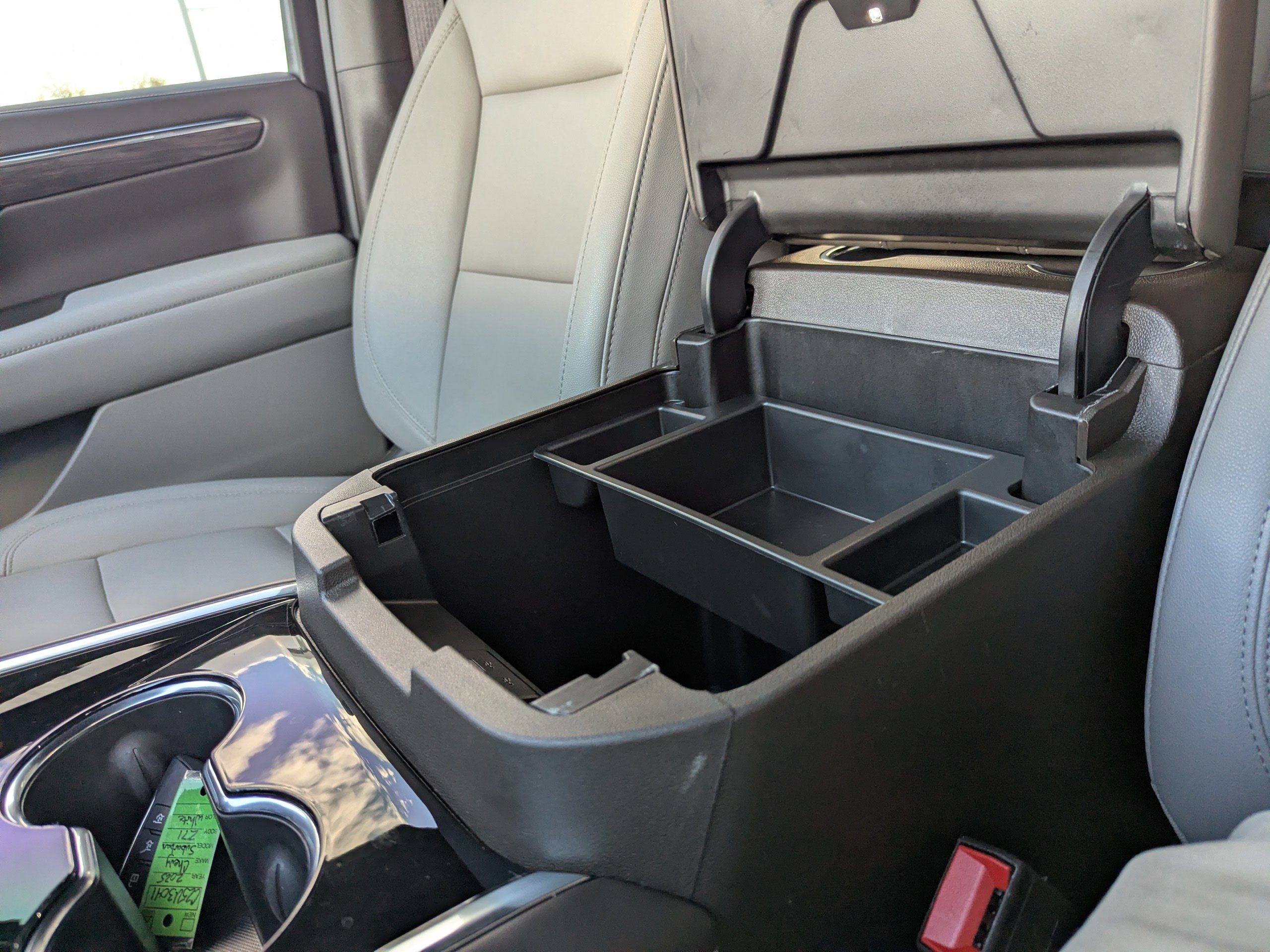 2025 Chevrolet Suburban Z71 - Photo 29