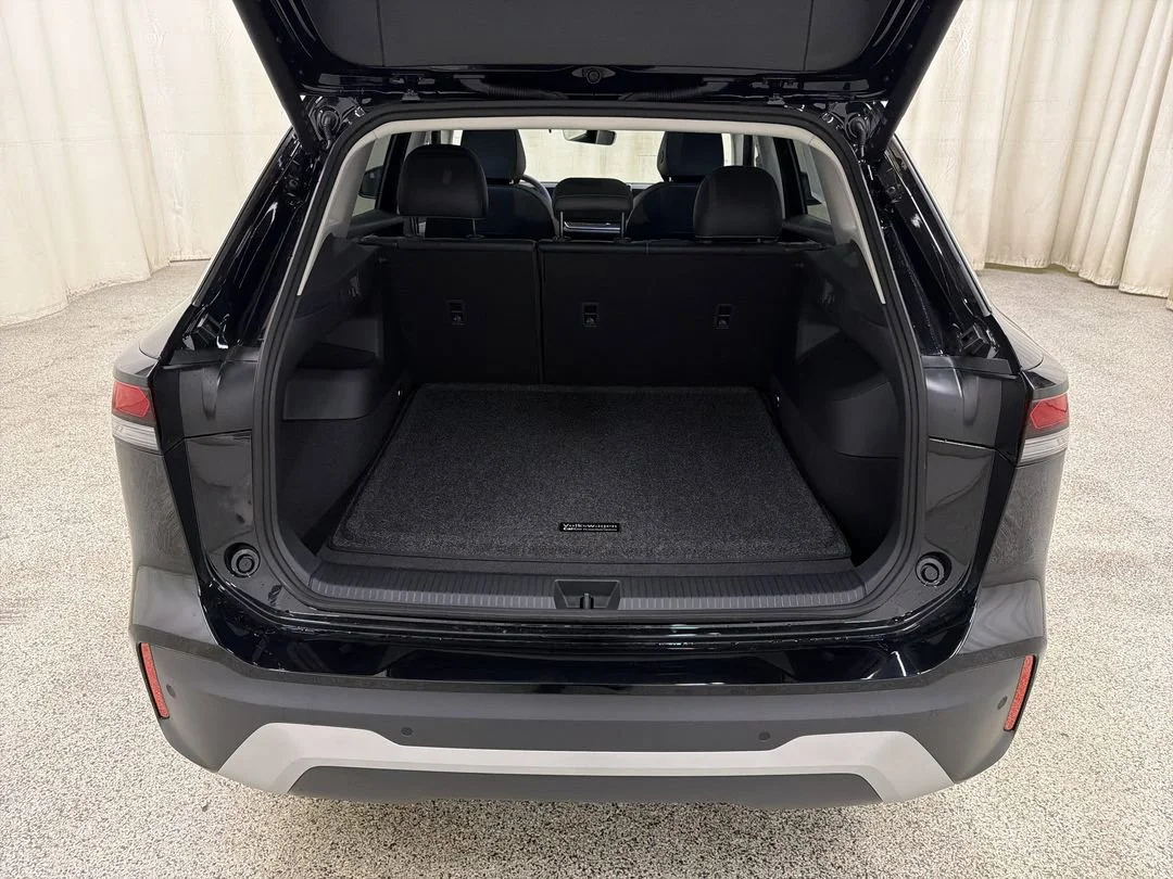 New 2026 Deep Black Pearl Volkswagen SE image 17